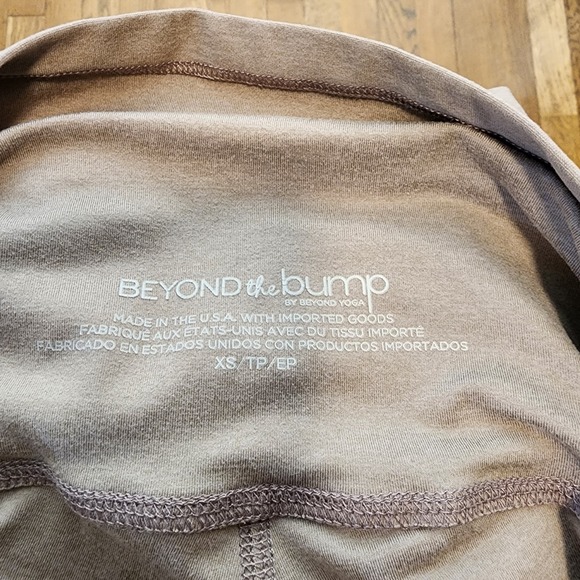 Beyond Yoga Beyond the Bump Maternity Gray Flare Leggings Women's Size XS - Picture 6 of 6